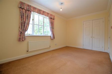 4 bedroom detached house to rent - Photo 5