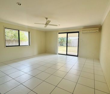Spacious Four-Bedroom Family Home in Peaceful Moggill - Photo 2