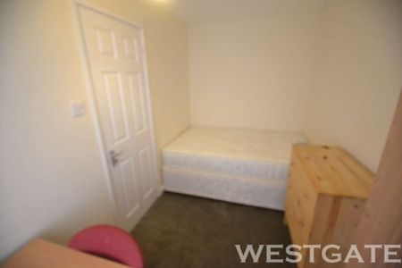 3 Bed - Blenheim Gardens, Reading - Photo 4