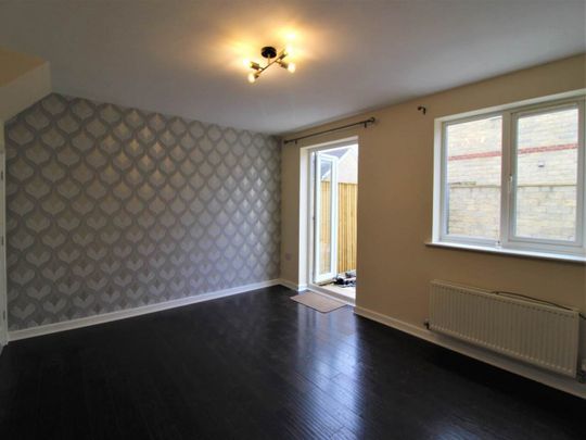 3 Bedroom End of Terrace For Rent - Photo 1