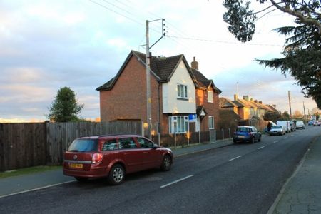 5 Bed - Wivenhoe - Photo 2