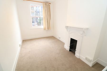 Lincoln Road, Dorking - 3 bedrooms Property for lettings - Seymours - Photo 3