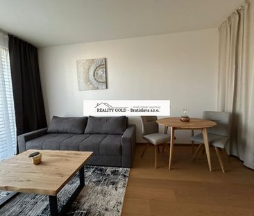 NA PRENÁJOM: 1 izb. byt 46 m2 PRISTAVNÁ ulica, - Photo 1