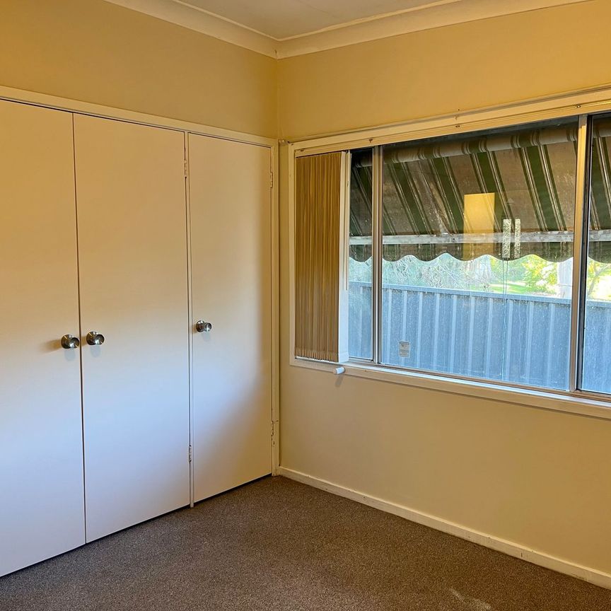Sunny 3 Bedroom Cottage with Bushland Outlook - Photo 1