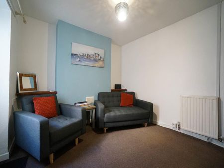 12 Albert Street - Photo 2