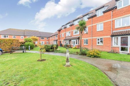 1 bedroom retirement property to rent - Photo 5