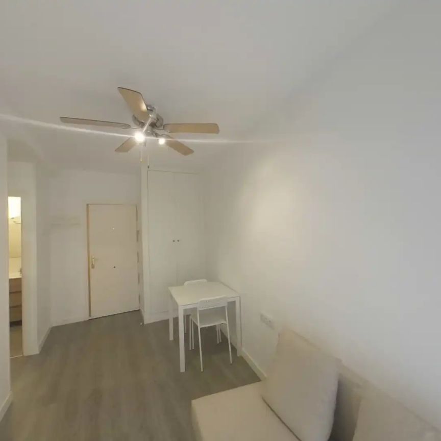 Piso de alquiler en Calle de las Fraguas, Casco Histórico de Barajas - Photo 1