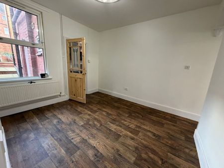 3 Bed Terraced House, Halstead St, LE5 - Photo 4