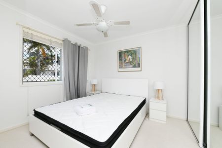 "Furnished 3 Bedroom Townhouse in the Oaks Sunshine Coast Oasis Resort" - Photo 4