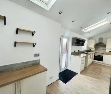 2 bedroom terraced house to rent - Photo 5