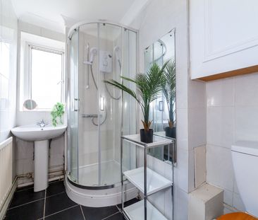 Room in a Shared Flat, Gosport House, SW15 - Photo 2