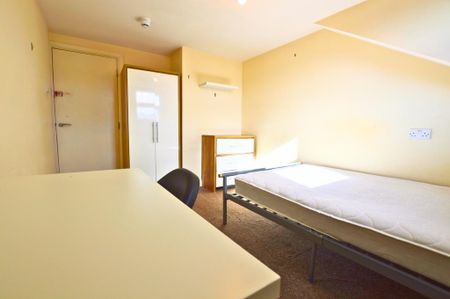 3 bedroom apartment to rent - Photo 3
