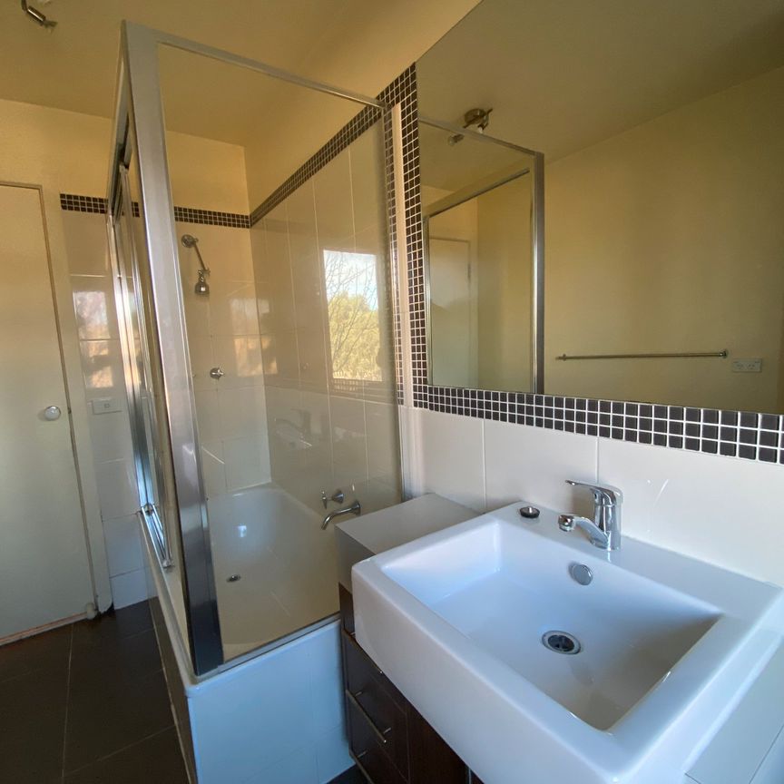 Convenientlly Located Apartment - Photo 1