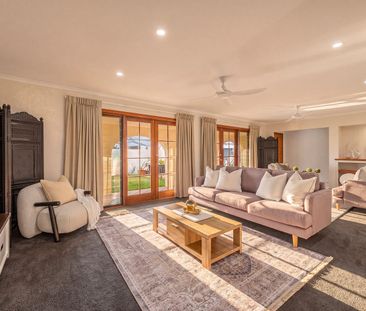 Single-Level Living & Entertainer's Dream - Photo 3