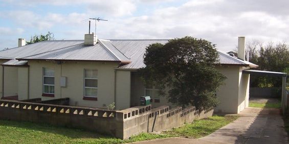 Neat, Tidy & Character filled Stone Duplex - Photo 3