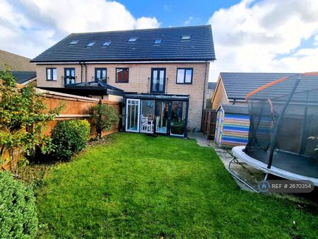 3 bedroom semi-detached house to rent - Photo 2