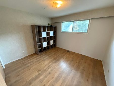 Bright Upper In a Great Location - Photo 4