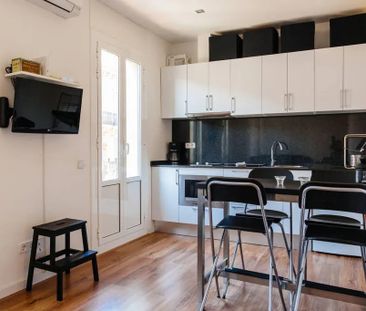 Carrer del Torrent de lOlla, Barcelona, Catalonia 08012 - Photo 3