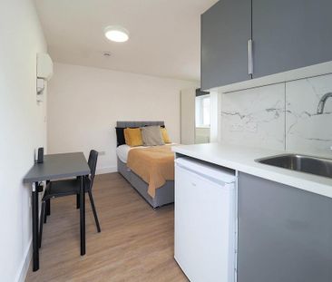 1 bedroom in a house share to rent - Photo 4