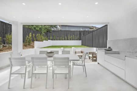 Brand New Luxury Five Bedroom Home in Ultra-Convenient Location - Photo 2