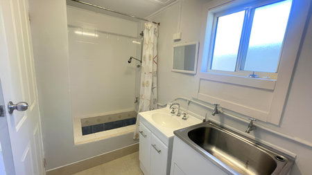 SELF-CONTAINED STUDIO! - Photo 5