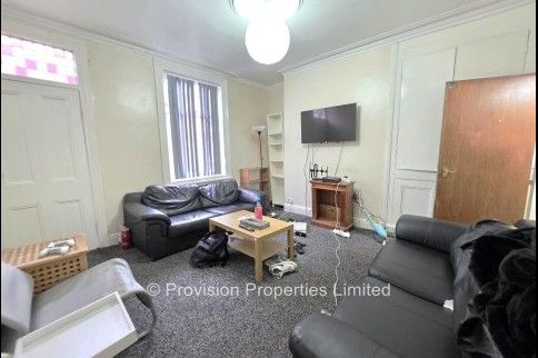 6 Bedroom Student House - Photo 1