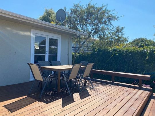 Private sunny 3 bedroom home - Photo 1