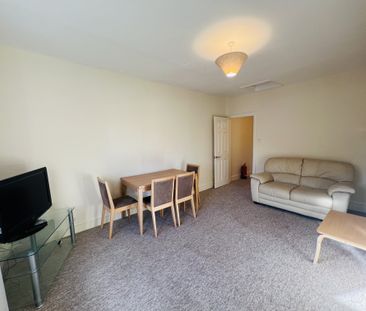 Bath Road, Maidenhead - Photo 1