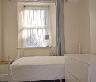 5 bedroom terraced house to rent - Photo 3