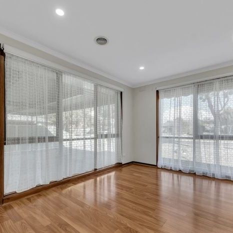 Family Home in Craigieburn - Photo 1