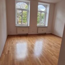 Jößnitzer Str. 151, Wohnung 1 ~~~ überdachte Terrasse, Badezimmer mit Wanne, Abstellraum im Treppenhaus - Photo 1