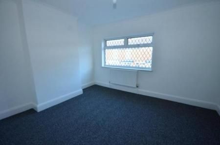 3 bedroom Terraced House To Let - Photo 4