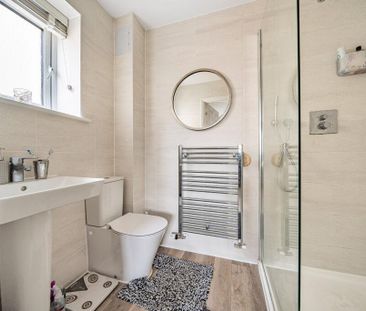 4 bedroom detached house to rent - Photo 3