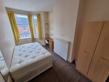 6 Bed Student Accommodation - Photo 2