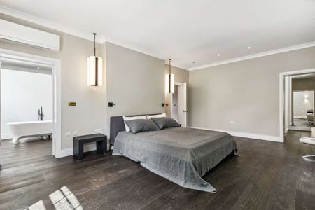 Beautifully designed Georgian vicarage next to Ham Common Woods - Photo 5