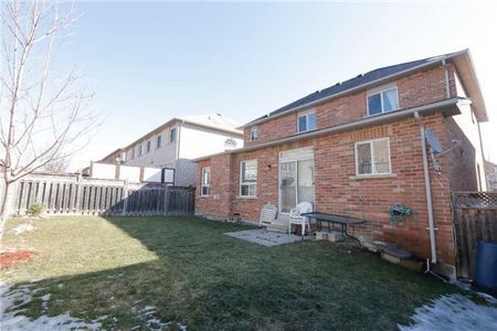 For Lease - 356 COACHWISH Trail Unit# (Main & Second Floor), Newmarket, Ontario - Photo 4