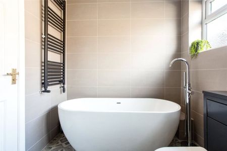 4 bedroom detached house to rent - Photo 5