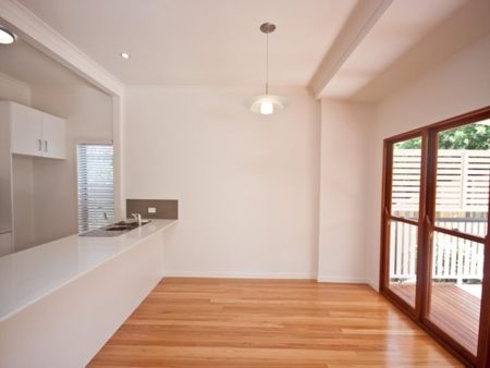 Large Family Home In Toowong - Photo 5