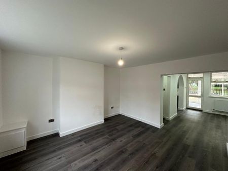 4 bedroom detached house to rent - Photo 3