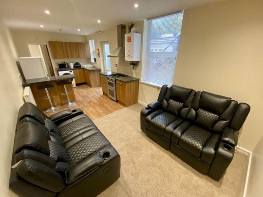 3 bedroom flat to rent - Photo 1