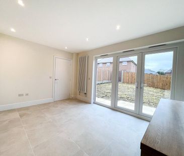 4 bedroom detached house to rent - Photo 1