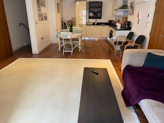 2 Bed Flat, Denham Street, SE10 - Photo 1