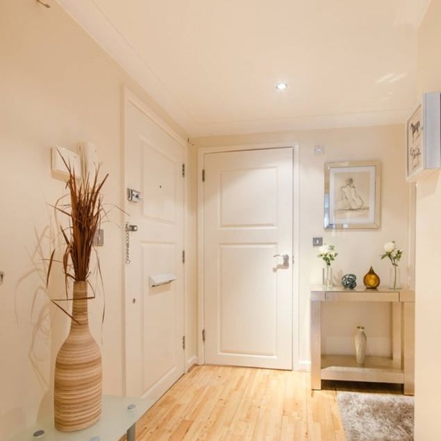 Room in a Shared Flat, Merton Road, SW19 - Photo 1