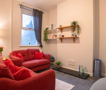 Ideal location for all universities! - Photo 1