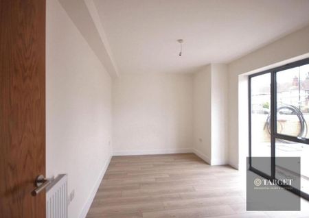 3 bedroom flat to rent - Photo 4