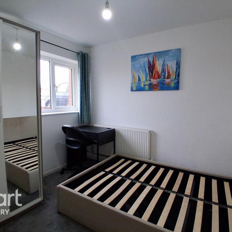 1 bedroom in a house share to rent - Photo 1