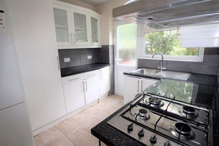 2 bedroom ground floor maisonette to rent - Photo 5