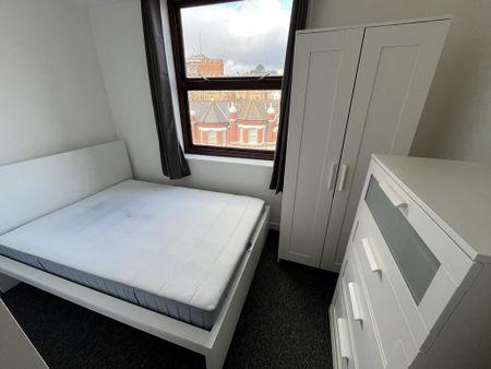 3 bedroom flat to rent - Photo 2