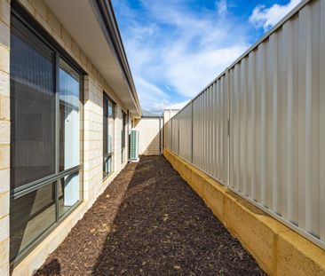 Brand New 4 Bedroom 2 Bathroom Family Home - Photo 1