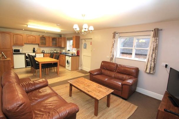 3 Bedroom Cottage, Chester - Photo 1